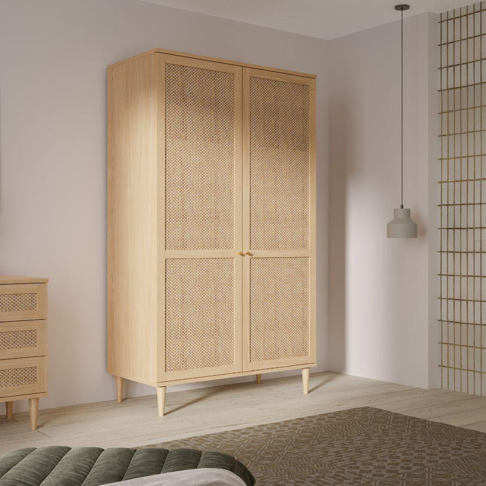 Armadio Livia 2 ante battenti con dettaglio in rattan intrecciato colore rovere